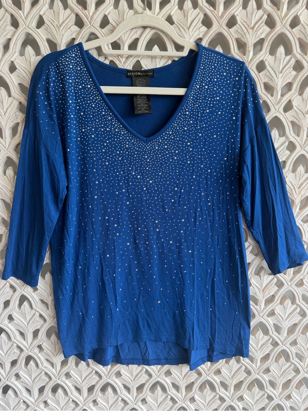 Design History Women’s M Blue Rhinestone V Neck 3/4 Sleeve Top